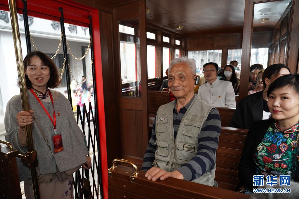 �����R�侳���W(xu��)�hʷ����Ӱ���F(tu��n)�_���tɫ��ʿ