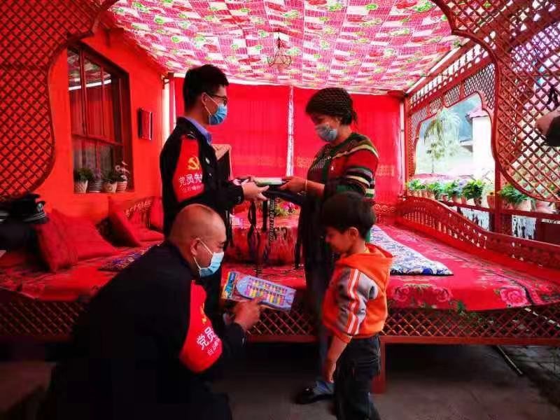 ����һ����ͯ��(ji��)ο��(w��n)ؚ����ͯ ������һ�ҡ��~(y��)ˮ����