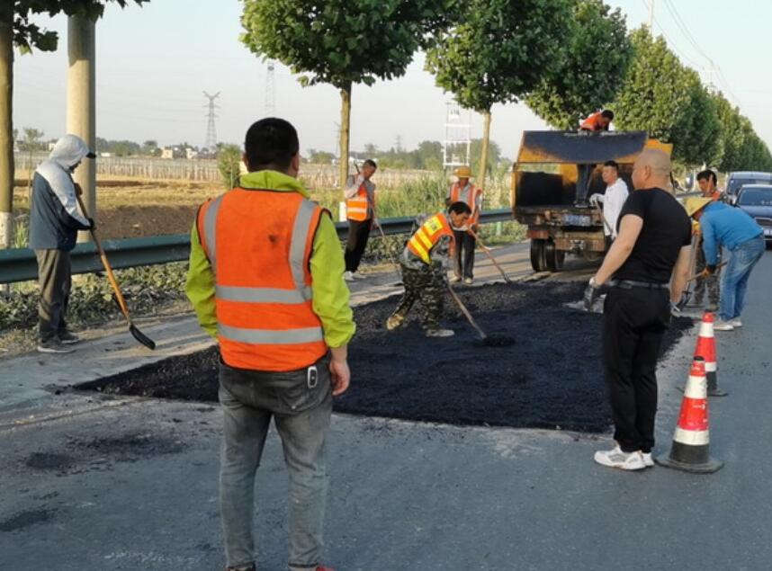 �}�Ϲ�·�־ֱ�����·ӭ�����硱