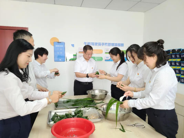 ���������M���_չ�������}�h�ջ��(d��ng)