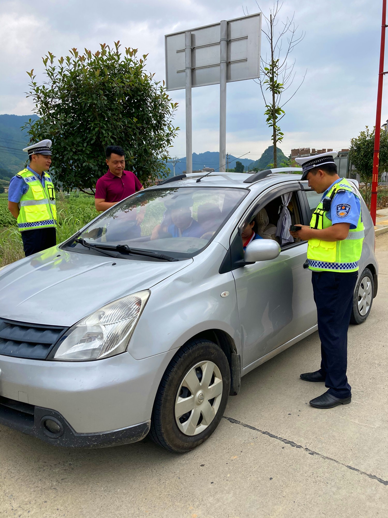 ��ǿh�Ӊ۬����l(xi��ng)���e��ץ����ͨ��ȫ