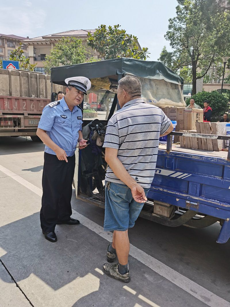 ���ϰ��l(xi��ng)������һС�r��(n��i)�B�m(x��)��̎������݆Ħ��܇�d���`���О�