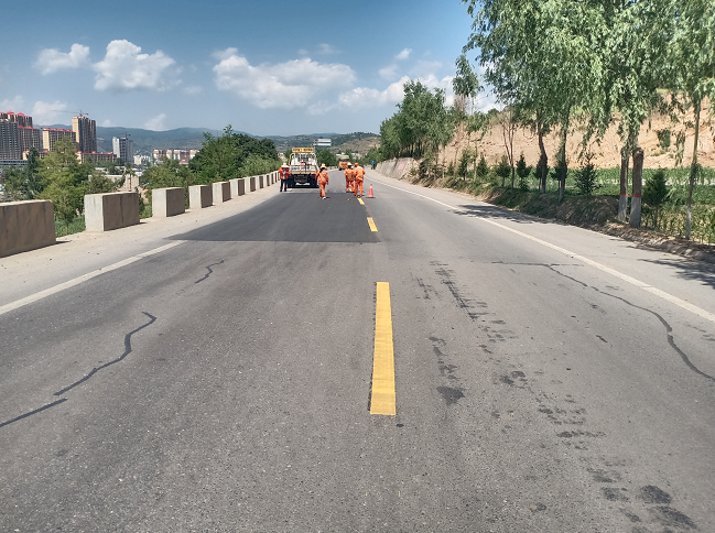 ���Ҵ���·�μӏ�(qi��ng)Ѵ�ڹ�·��(bi��o)־��(bi��o)���B(y��ng)�o(h��)