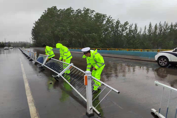 ���������Ƶ�·�o(h��)������С�S�ˡ�ð������