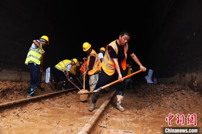 �����F·�֣��܃�(n��i)�]���F·ȫ���֏�(f��)ͨ܇(ch��)