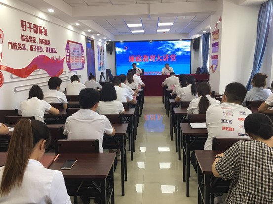 ����·�򼯈F(tu��n)���r����˾�_(k��i)չ�����h�n���n